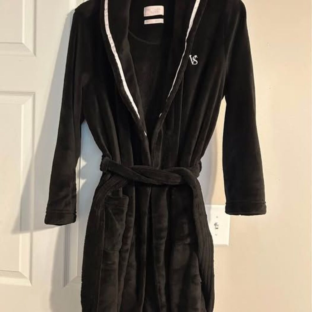 Victoria’s Secret Large Black Plush Robe White Trim VS Logo Belted Bathrobe